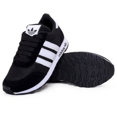 Tênis Adidas Neo de cor Preto Branco.