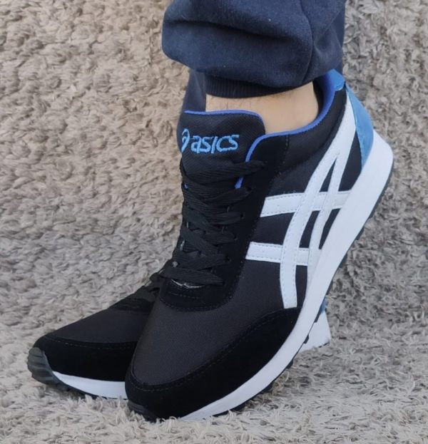 Tênis Asics Neo de cor Preto Royal.