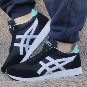 Tênis Asics Neo de cor Preto Verde.