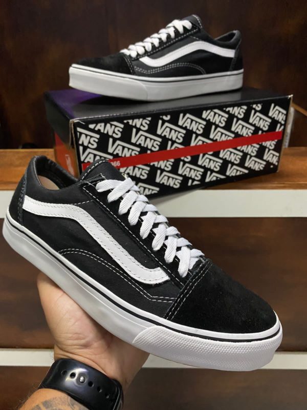 Tênis Vans Old Skool de cor Preto Branco