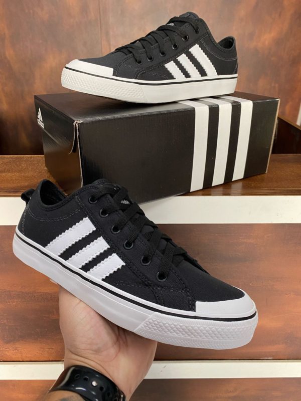 Tênis Adidas Nizza de cor Preto Branco