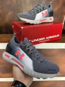 Tênis Under Armour Hovr Phantom SE de cor Preto Cinza