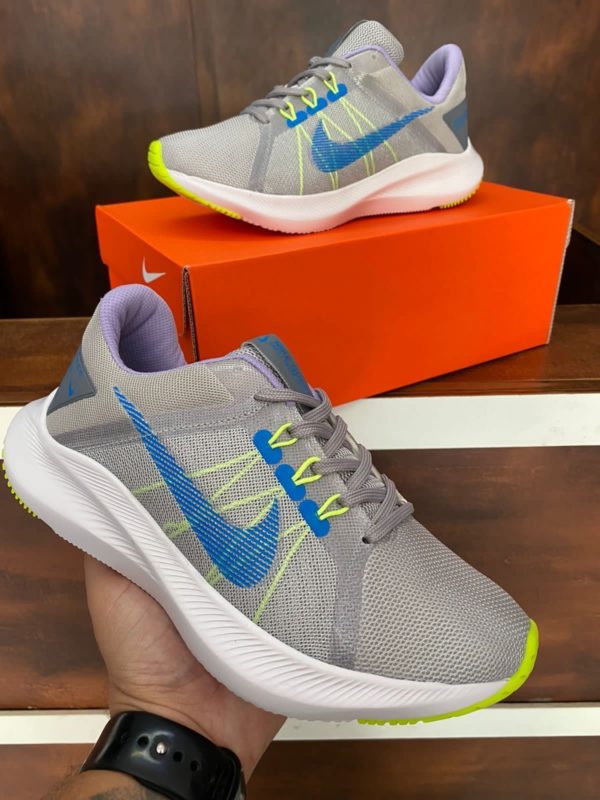 Tênis Nike Quest de cor Cinza Branco