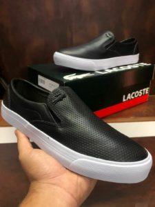 Sapatênis Lacoste Iate de cor Preto Branco.